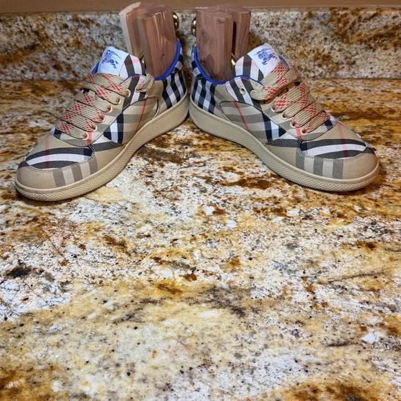 Burberry (unisex)
Terrace Check Low Top Sneakers - Picture 2 of 11